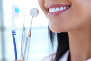 Kaip ir vėl džiaugtis gražia šypsena: aktualūs profesionalų pasiūlymai ir patarimai