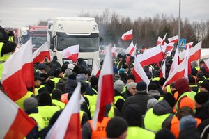 Lenkijos ir Ukrainos sienos blokada stiprėja, ūkininkų protestas pratęsiamas iki balandžio