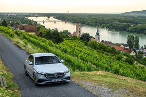 „Mercedes-Benz“ visame pasaulyje atšaukia 250 000 automobilių