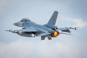 J. Stoltenbergas: Ukraina F-16 galės naudoti smūgiams Rusijos teritorijoje
