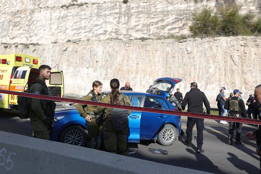 Netoli Jeruzalės – kruvinas susišaudymas: žuvo 3 žmonės, dar 8 sužeisti