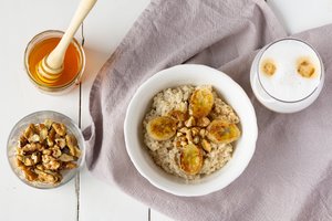 Nusibodo pusrytinė košė? Pabandykite ją iškepti – šeima reikalaus papildomos porcijos