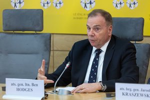 „Lietuva turi rengtis dvi savaites gintis viena“: ką reiškia JAV atsargos generolo įspėjimas?