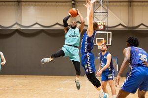 Rezultatyviose draugiškose rungtynėse – „Wolves“ pergalė prieš „Pieno žvaigždes“