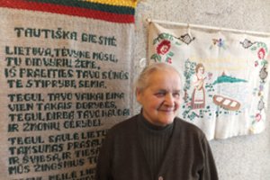 Svėdasiškė senjorė mėgaujasi gyvenimu ir stebina išradingumu