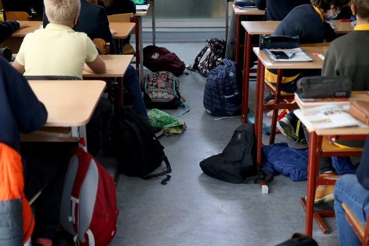 Vienoje iš Kauno mokyklų – dar griežtesnė rūkymo kontrolė: įsigijo specialų detektorių