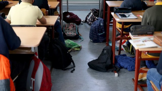 Vienoje iš Kauno mokyklų – dar griežtesnė rūkymo kontrolė: įsigijo specialų detektorių
