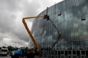 Skeldėja Šiaulių arenos stiklai: priežastis gali būti labai apmaudi