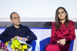 Pirmoji Dausų šeimos premija įteikta Valdui Papieviui ir Ievai Dumbrytei