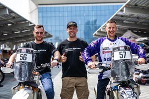 Prie „Abu Dhabi Desert Challenge“ starto – du A. Gelažninko mokiniai