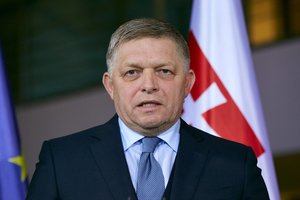 Slovakijos premjeras R. Fico: NATO ir ES šalys svarsto siųsti karius į Ukrainą