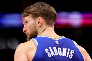 Triuškinantį deficitą panaikinusios „Kings“ neišgelbėjo jau eilinis D. Sabonio trigubas dublis