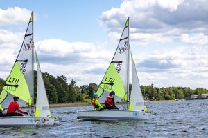 Sostinės buriuotojai džiaugiasi ne tik gausėjančiu laivynu bet ir augančiomis kompetencijomis