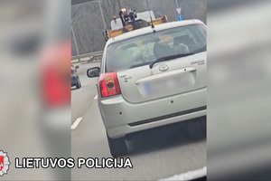 Pribloškiantis vaizdas: negali patikėti, kaip Vilniuje automobilyje buvo vežamas vaikas