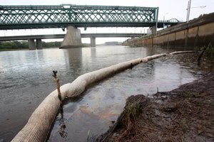 Neryje ir Nemune praėjusią parą pastebėtos naftos produktų dėmės: žalos gamtai dydis – nustatinėjamas