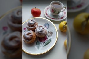 Skanios ir greitai pagaminamos bandelės su obuoliais: prireiks tik kelių ingredientų