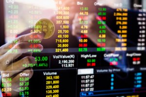 Laukiant duomenų apie infliaciją, akcijų kainos nukrito, o bitkoino kaina viršijo 60 000 JAV dolerių