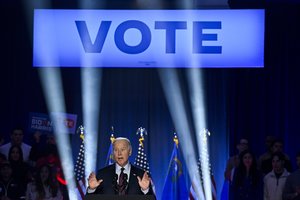 Savo balsais 100 000 protestuojančių Mičigano rinkėjų išsiuntė žinią J. Bidenui