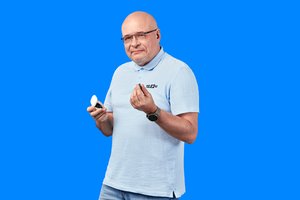 Pristatė papuošalą, su kuriuo galima kalbėtis ir prašyti pagalbos: ypač naudingas turintiems negalią