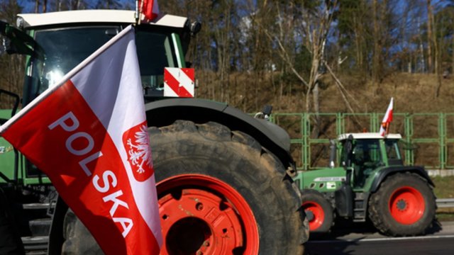 Dalinės Lenkijos ūkininkų blokados atšaukti nepavyko: įvardijo, kaip pasiruošė protestui