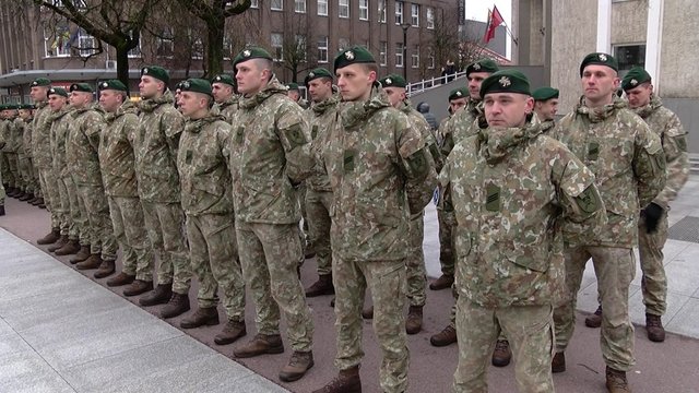 Po pavojingos misijos Irake Lietuvos kariai grįžo į gimtinę: už sudėtingas operacijas – ypatingas įvertinimas