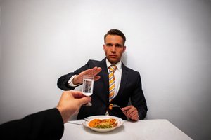 Kaip paskatinti artimą žmogų nustoti vartoti alkoholį? Veiksmingi praktiniai patarimai