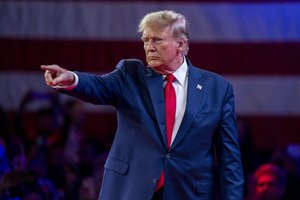 D. Trumpas reikalauja, kad J. Bidenas „atliktų kognityvinių įgūdžių testą“