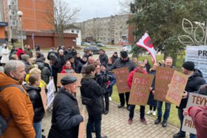 Kretingos rajono gyventojai dėl planuojamos vandenilio gamyklos susirinko į protestą