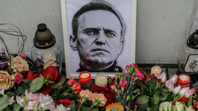 A. Navalnas bus laidojamas Maskvoje: viešai gedintys opozicionieriaus rizikuoja būti sulaikyti