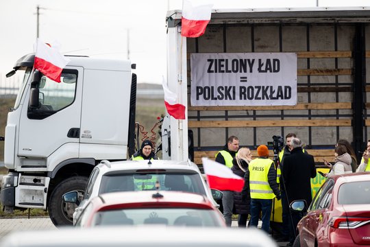 Tvirtina, kad Lenkijos ūkininkų blokadą Lietuvos pasienyje sukėlė žemės ūkio ministro Kęstučio Navicko ir ministerijos neveiklumas.