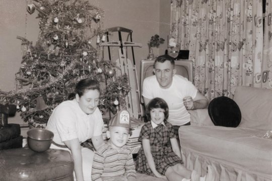 Daniel Zuraitis su žmona Shirley ir vaikais – dukterimi Danielle ir sūnumi Brettu, dainininkės Nicole tėvu.