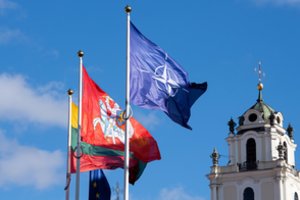 Lietuvos 20 metų narystės NATO minėjimas – nuo parodų iki šventinio bėgimo naikintuvų pakilimo taku
