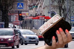 Svarbios naujovės šimtams tūkstančių vairuotojų: jau galite palyginti, kiek pinigų pavyktų sutaupyti pasirinkus tokią paslaugą