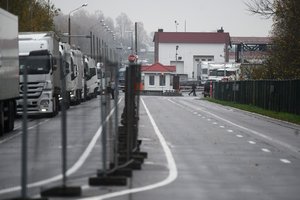 Košmaras Lietuvos ir Baltarusijos pasienyje prasideda: šimtai vilkikų ir kelios paros laukimo eilėse