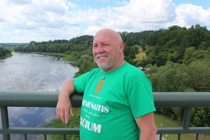 Kad atgautų senelio žemę, alytiškis kovojo net 34 metus – neįtikėtina, kokią tvirtovę ten statys