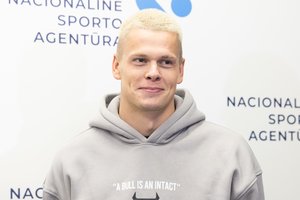 Apdovanojimą atsiimti atvykęs Danas Rapšys dėmesį kaustė išvaizdos pokyčiais