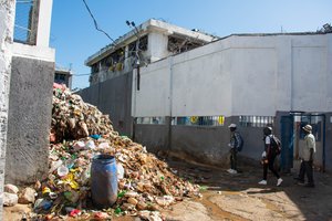 Po gaujų surengto masinio pabėgimo iš kalėjimo Haityje paskelbta nepaprastoji padėtis