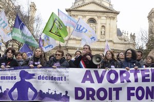 Prancūzija ketina konstitucijoje įtvirtinti teisę į abortą