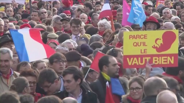 Prancūzija surengs galutinį balsavimą dėl abortų įtraukimo į konstituciją: abejonių dėl nesėkmės – mažai
