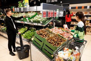 „Lidl“ plečia nuolatinių prekių asortimentą, garsiems prekių ženklams – didelės nuolaidos