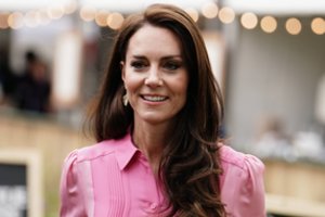 Po operacijos Catherine Middleton pirmą kartą pastebėta viešumoje