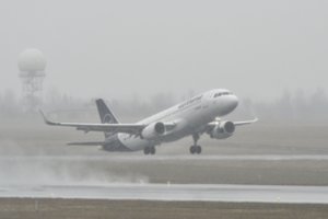 Pasitikrinkite: atšaukta dalis skrydžių iš Vilniaus į Frankfurtą