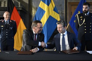 E. Macrono raginimas nebūti bailiais nepadeda Ukrainai