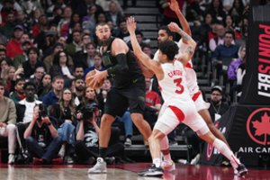 J. Valančiūnas sugrįžimą į Kanadą pažymėjo dvigubu dubliu ir triuškinančia pergale