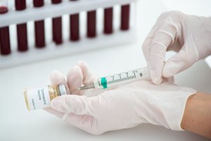 Mokslininkai ištyrė vokietį, 217 kartų savanoriškai pasiskiepijusį nuo COVID-19