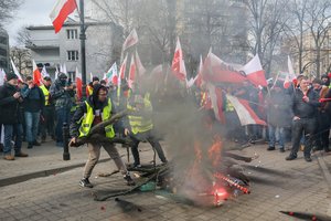 Per ūkininkų protestus Varšuvoje suimta mažiausiai 12 žmonių