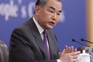 Skambūs Kinijos pareiškimai: gynė santykius su Rusija, kritikavo JAV