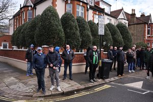 Stebėti futbolo į Romą atvykę du Anglijos klubo gerbėjai buvo subadyti peiliais