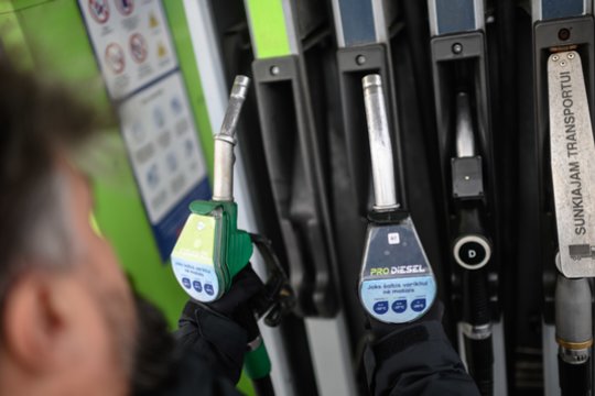 Pirmą kovo savaitę, benzino kaina Lietuvoje nežymiai didėjo nežymiai, o dyzelino kaina – sumažėjo.