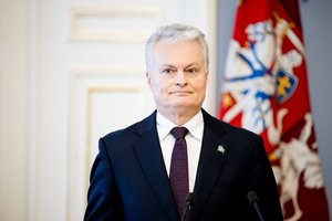 G. Nausėda mato poreikį spartinti gynybos pramonės Lietuvoje plėtrą: susitiks su kariuomenės ir verslo atstovais